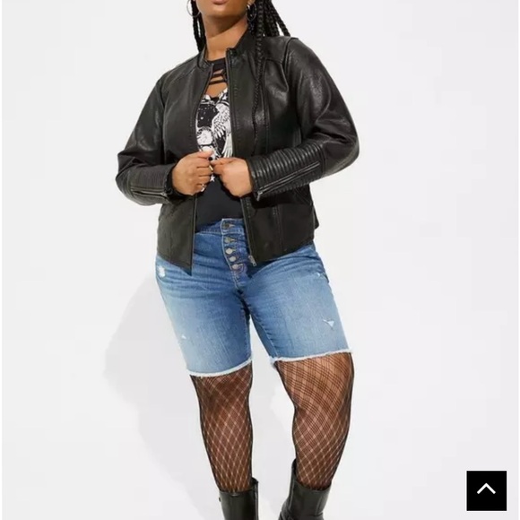 Torrid like new collarless faux leather moto jacket Classic staple piece SIZE 2 - Picture 4 of 7